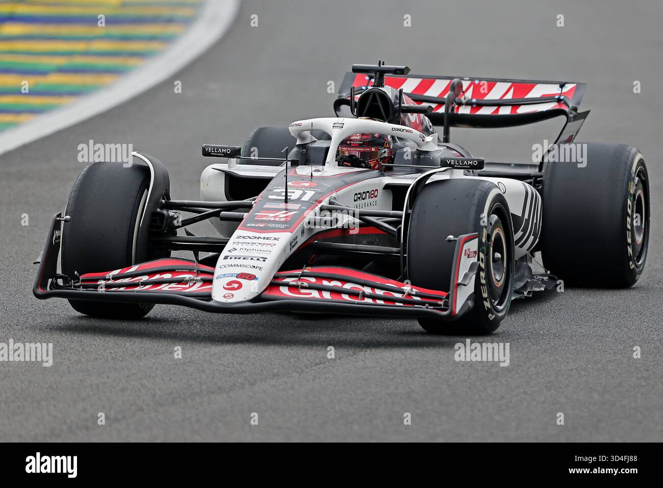 Sao Paulo, Brésil. 9 novembre 2025. Esteban Ocon (FRA) MoneyGram Haas F1 Team VF-25 Ferrari lors du Grand Prix de F1 du Brésil à Autodromo Jose Carlos Pace le 09 novembre 2025 à Sao Paulo, Brésil. Photo : Heuler Andrey/DiaEsportivo/Alamy Live News crédit : DiaEsportivo/Alamy Live News Banque D'Images