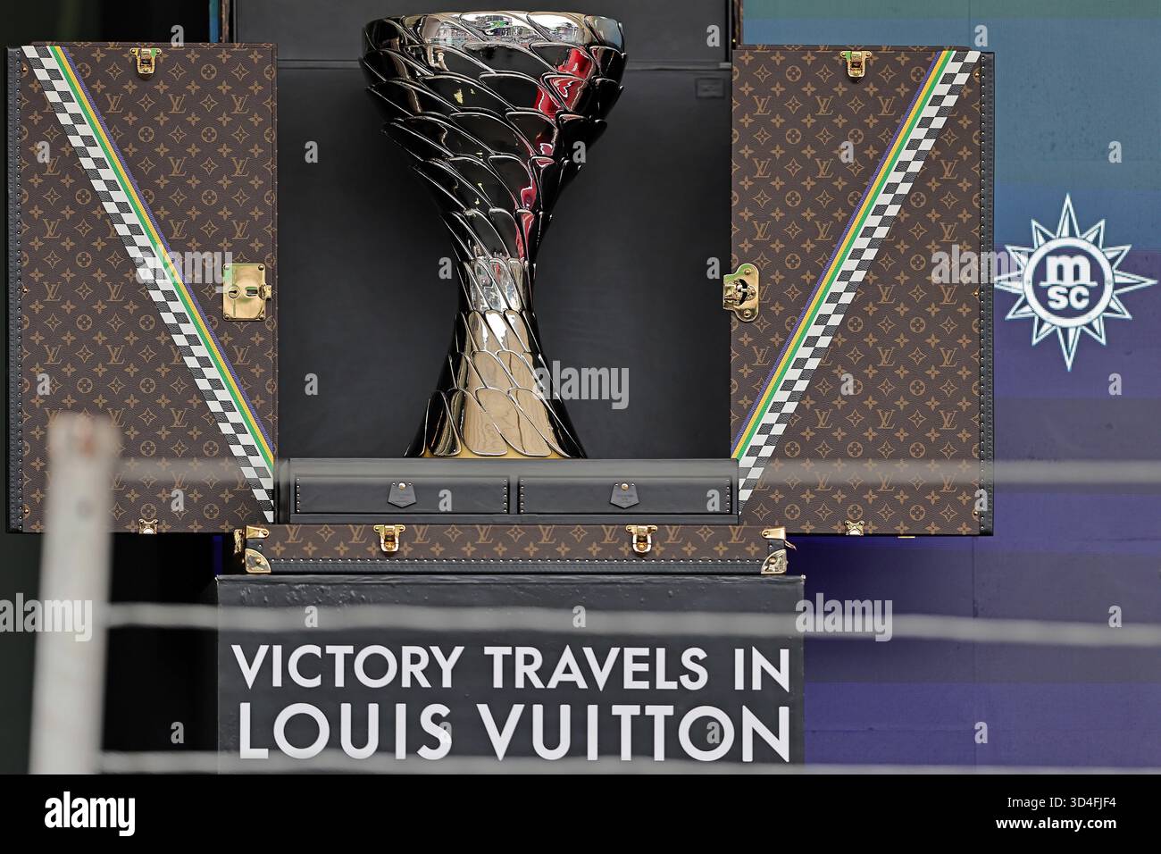 Sao Paulo, Brésil. 9 novembre 2025. Le trophée du champion sera présenté au Grand Prix de F1 du Brésil à l'Autodromo Jose Carlos Pace le 09 novembre 2025 à Sao Paulo, Brésil. Photo : Heuler Andrey/DiaEsportivo/Alamy Live News crédit : DiaEsportivo/Alamy Live News Banque D'Images