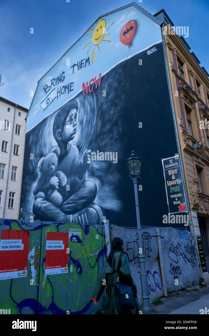 « Bring Them Home Now » mural, Pro Palestine, Gaza Street Art Berlin Banque D'Images