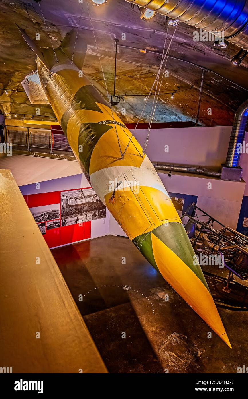 Bombe volante V-2 exposée au musée du bunker de la Coupole près de St Omer en France le 29 septembre 2014 Banque D'Images