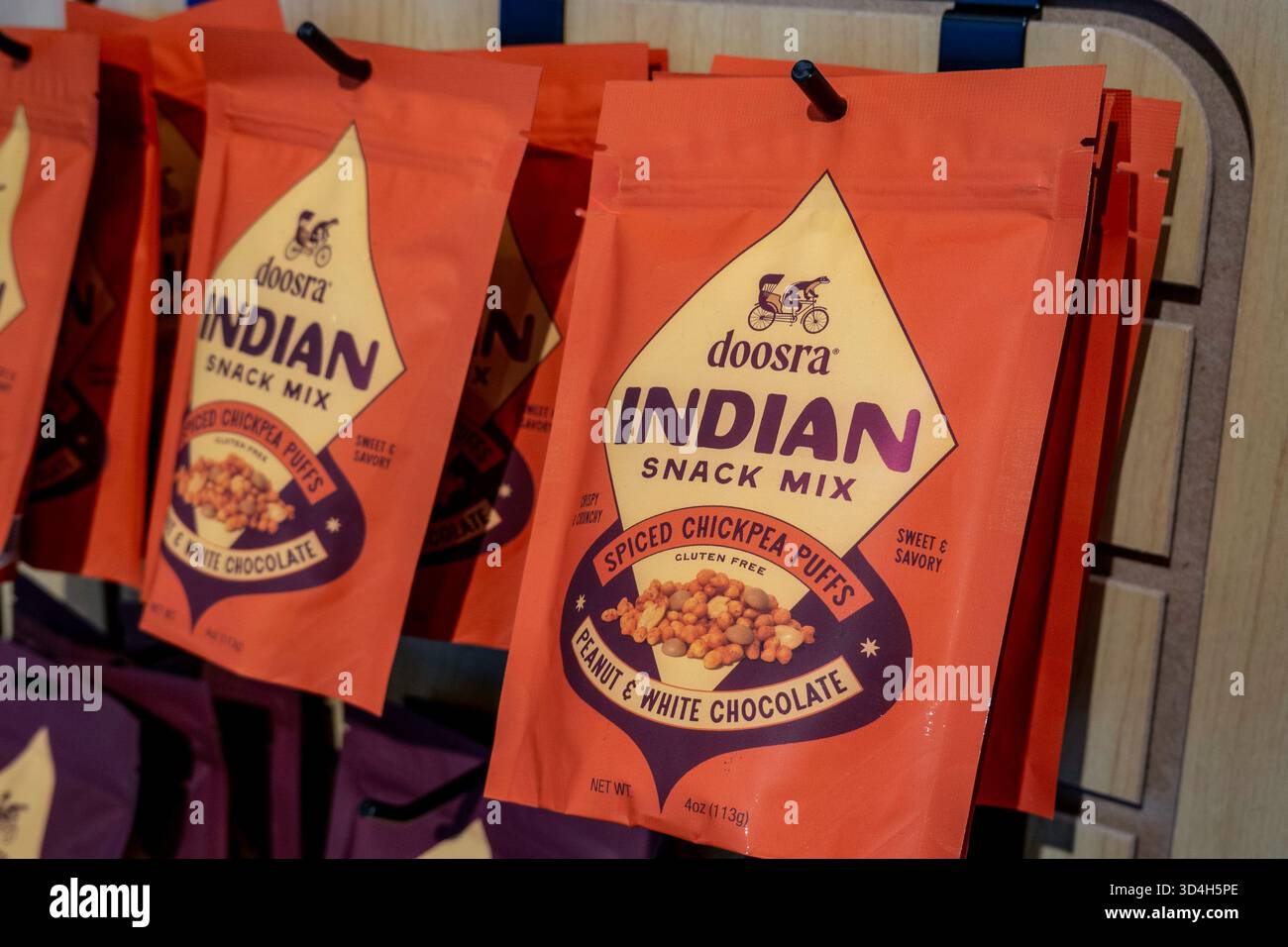 Les décorations de vacances de Macy sont toujours un arrêt touristique populaire à Herald Square, New York City, USA 2025 Banque D'Images