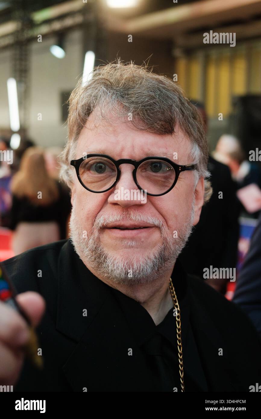Guillermo del Toro accueille les fans au BFI London film Festival 2025 avant-première de « Frankenstein » Banque D'Images