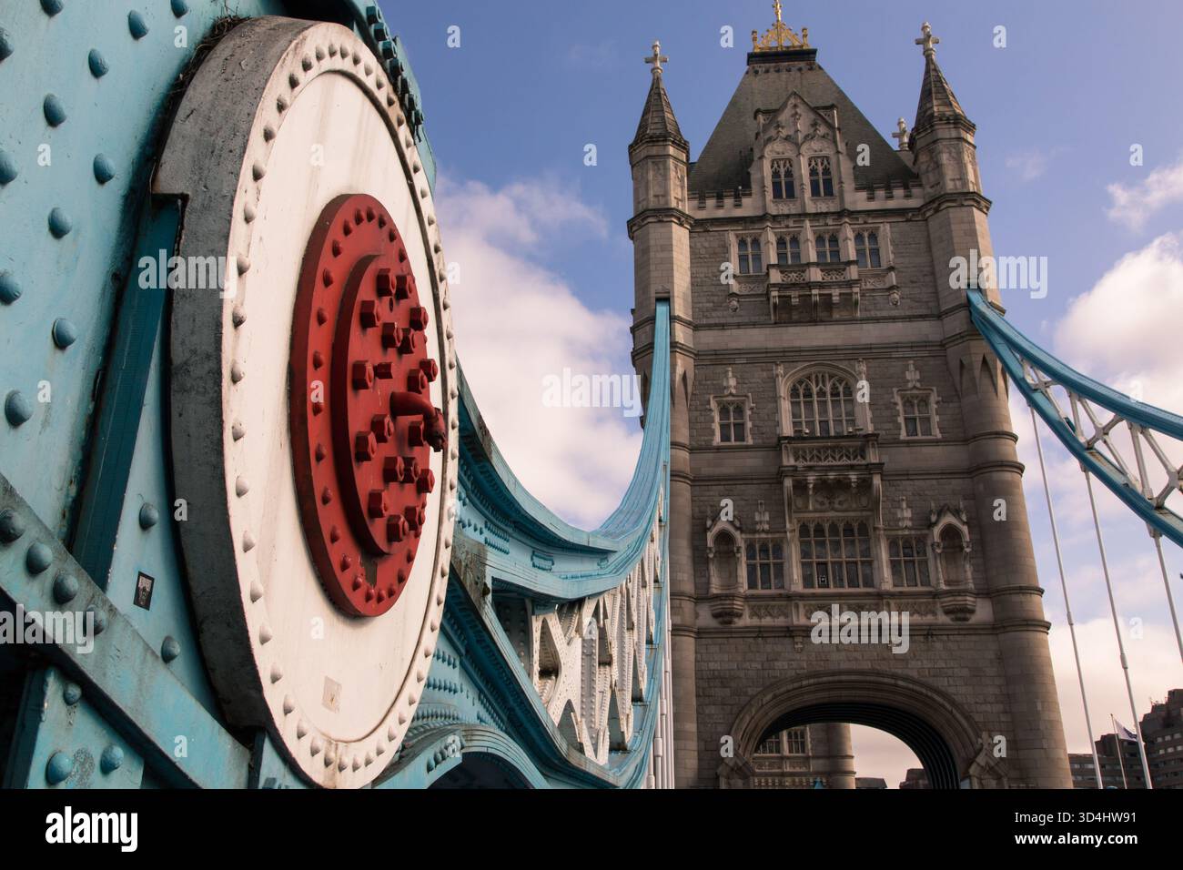 Charnière suspendue Tower Bridge en gros plan Banque D'Images