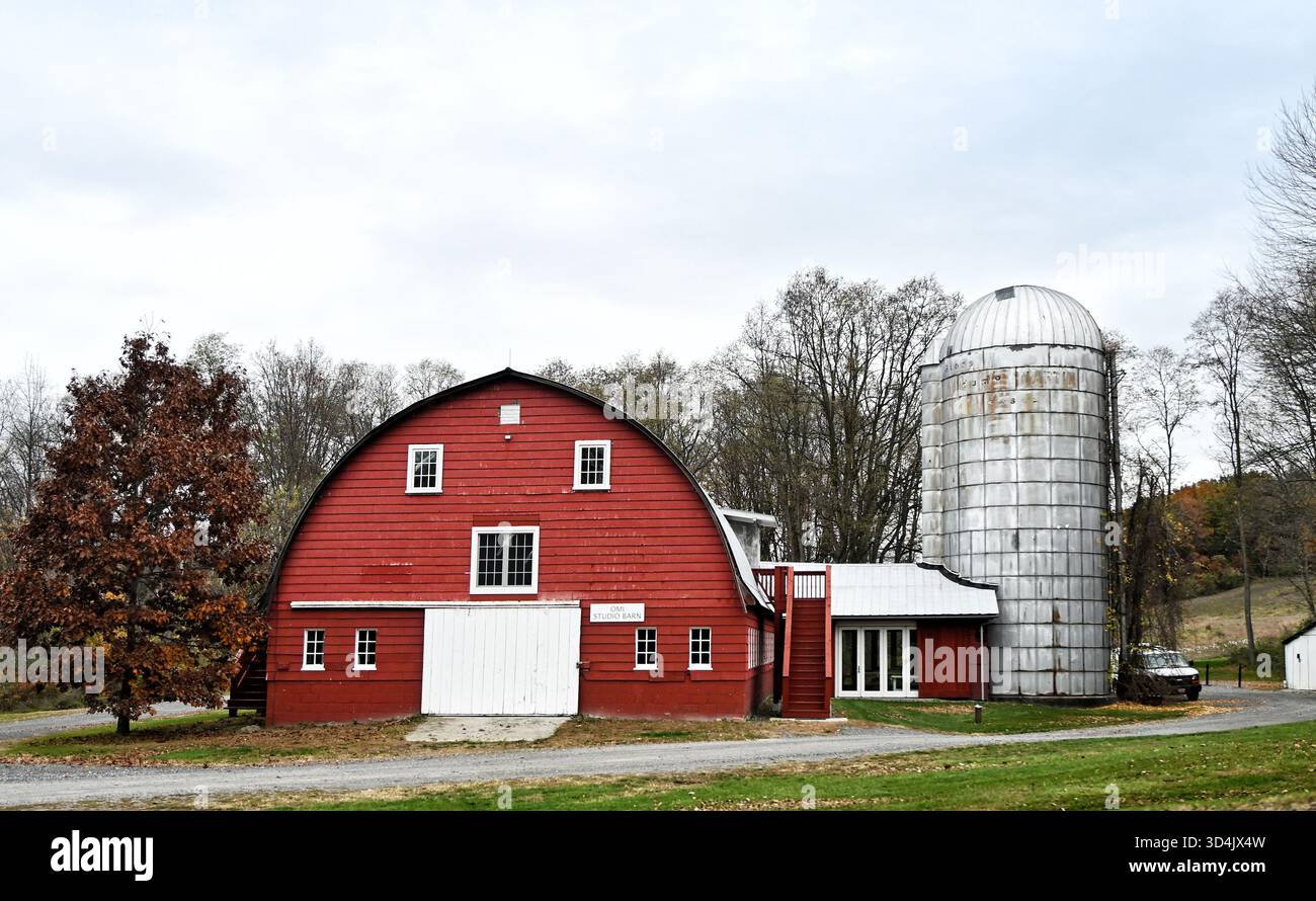 GAND, NEW YORK - 29 OCT 2025 : Studio Barn at Art OMI une organisation artistique à but non lucratif qui offre des résidences pour écrivains, artistes, architectes, musi Banque D'Images