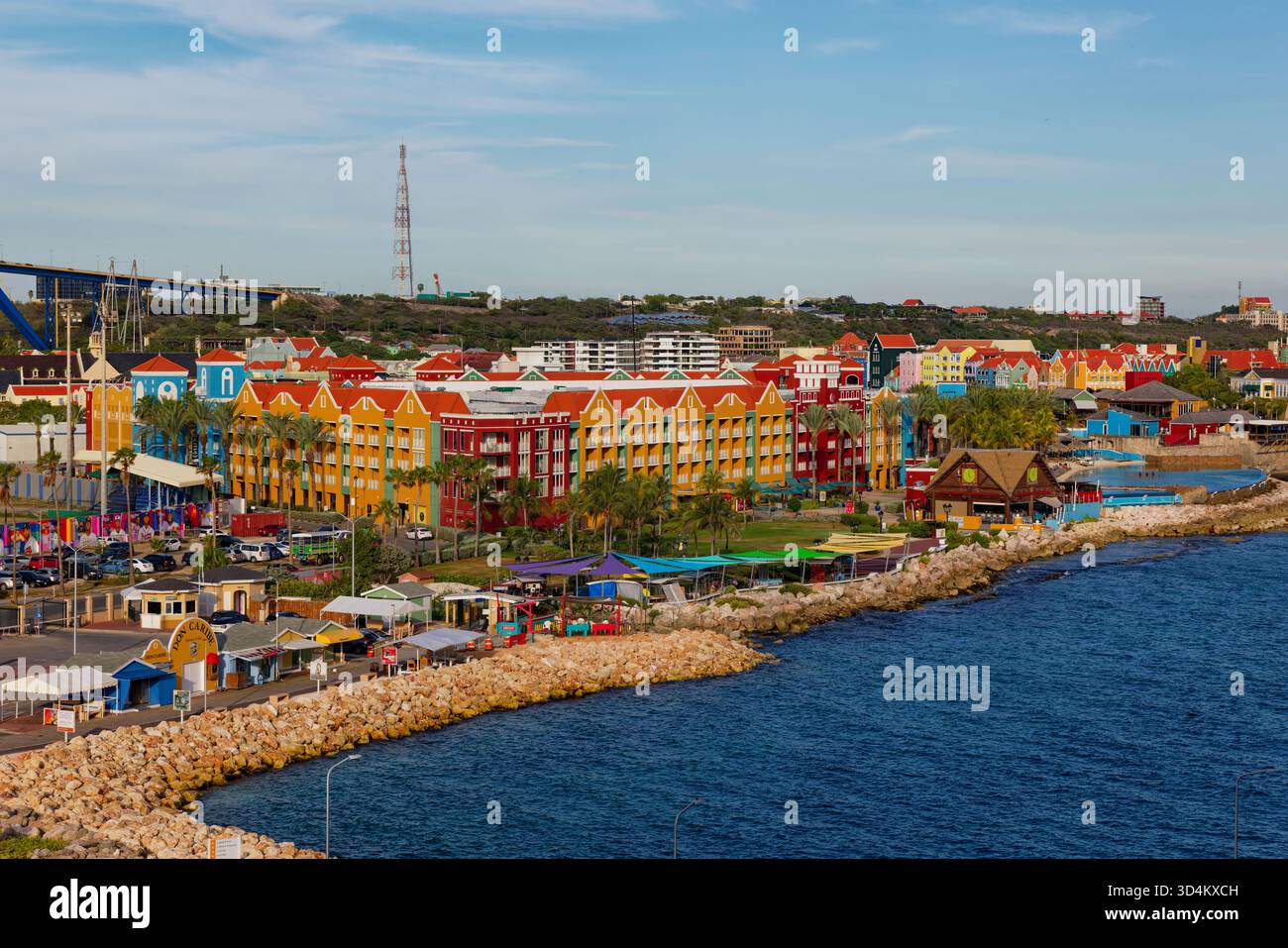 Bâtiments colorés au port de croisière de Willemstad, Curaçao Banque D'Images