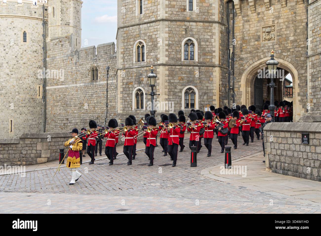 Relève de la garde au château de Windsor, Windsor, Berkshire, Angleterre, Royaume-Uni, Europe Banque D'Images