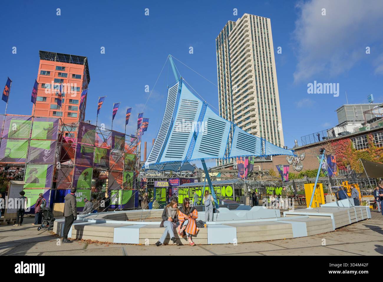 Ketelhuisplein, zentraler öffentlicher Platz, Dutch Design week, ehemaliges Philips-Gelände Strijp-S, Eindhoven, Niederlande Banque D'Images