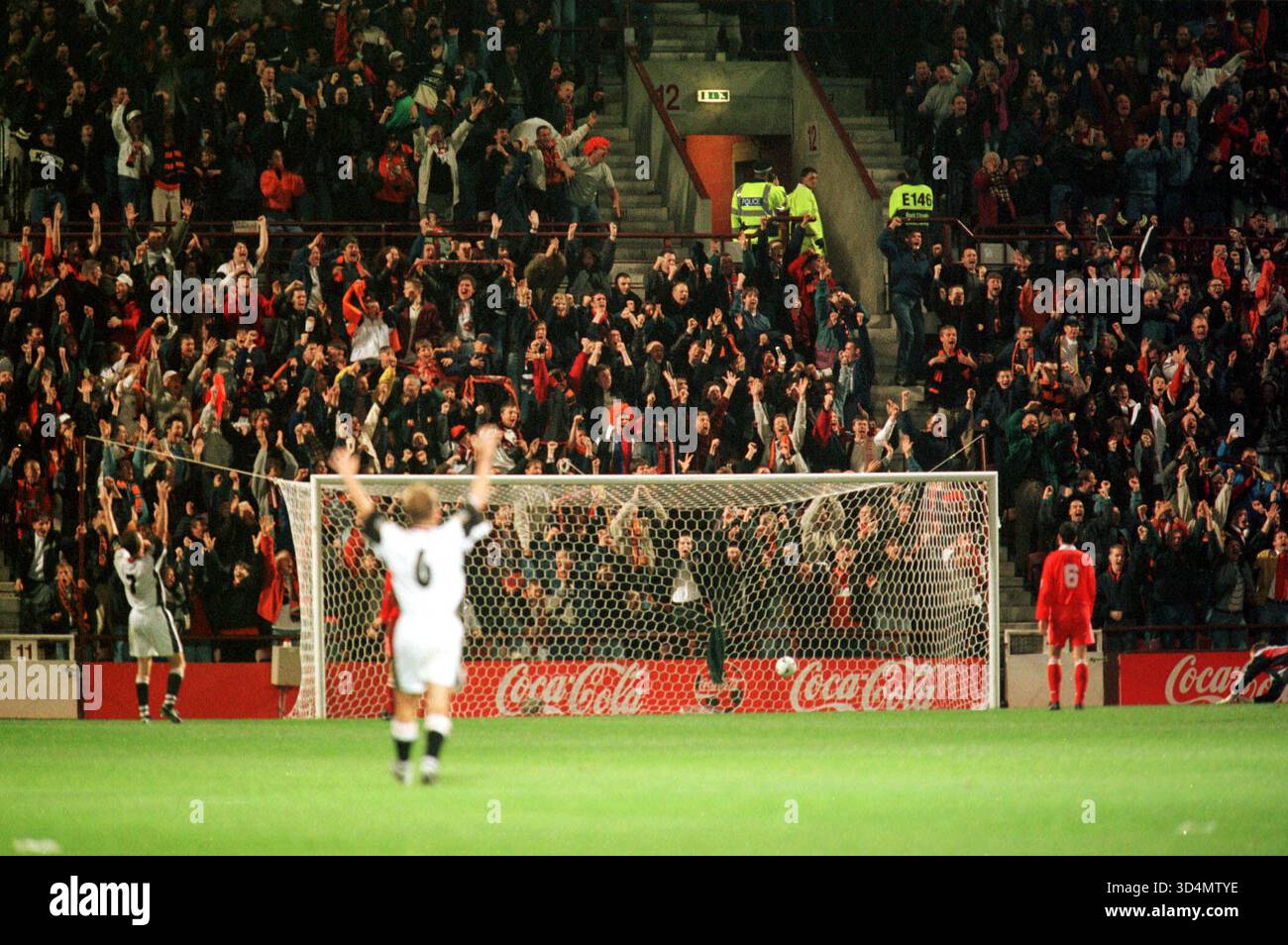 DUNDEE UTD SCORE 1ER BUT COCA COLA CUP DEMI-FINALE-15.10.97 ABERDEEN V. DUNDEE UTD., TYNECASTLE, EDINBURGH PIC : MARK NEWCOMBE EN ACTION PENDANT LA SAISON 1997 DE FOOTBALL ÉCOSSAIS Banque D'Images