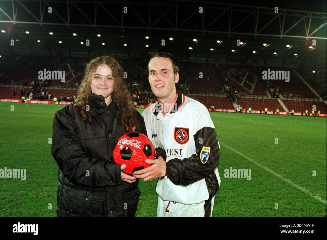 ROBERT WINTERS - HOMME DU MATCH COCA COLA CUP DEMI-FINALE-15.10.97 ABERDEEN V. DUNDEE UTD., TYNECASTLE, ÉDIMBOURG PIC : MARK NEWCOMBE EN ACTION LORS DE LA SAISON DE FOOTBALL ÉCOSSAIS 1997 Banque D'Images