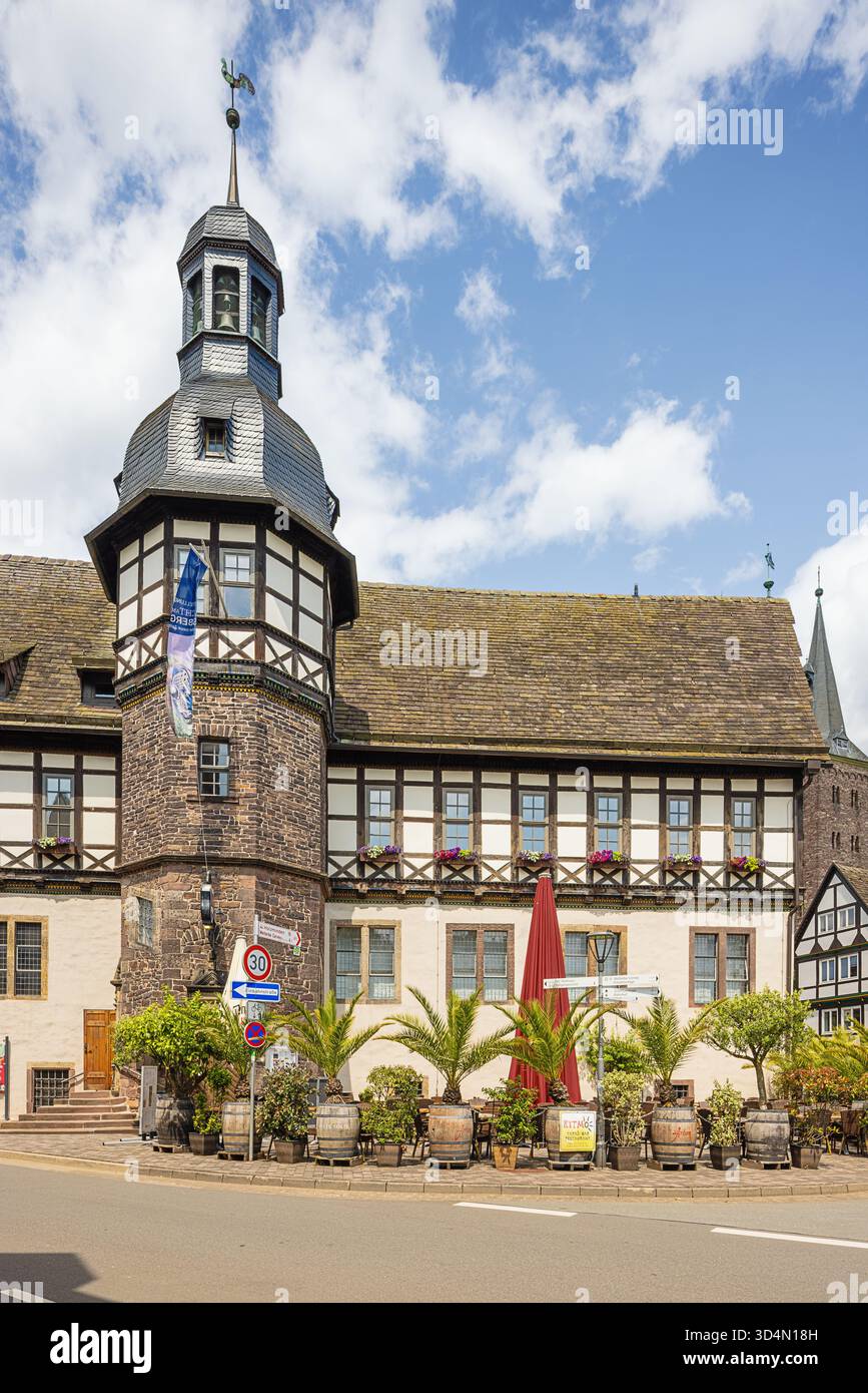 Editorial : HOXTER, RHÉNANIE-DU-NORD-WESTPHALIE, ALLEMAGNE, 6 juin 2025 - la façade sud de la mairie historique de Hoxter, aujourd'hui utilisée pour les lieux a Banque D'Images