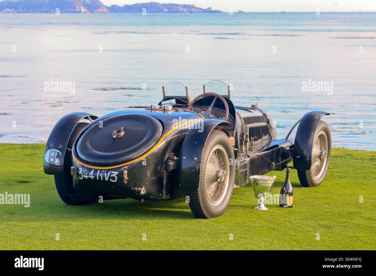 18 août 2024 : lauréate de la catégorie « Best of Show », une Bugatti type 59 1934, remporte le 73e concours d'élégance de Pebble Beach. Banque D'Images
