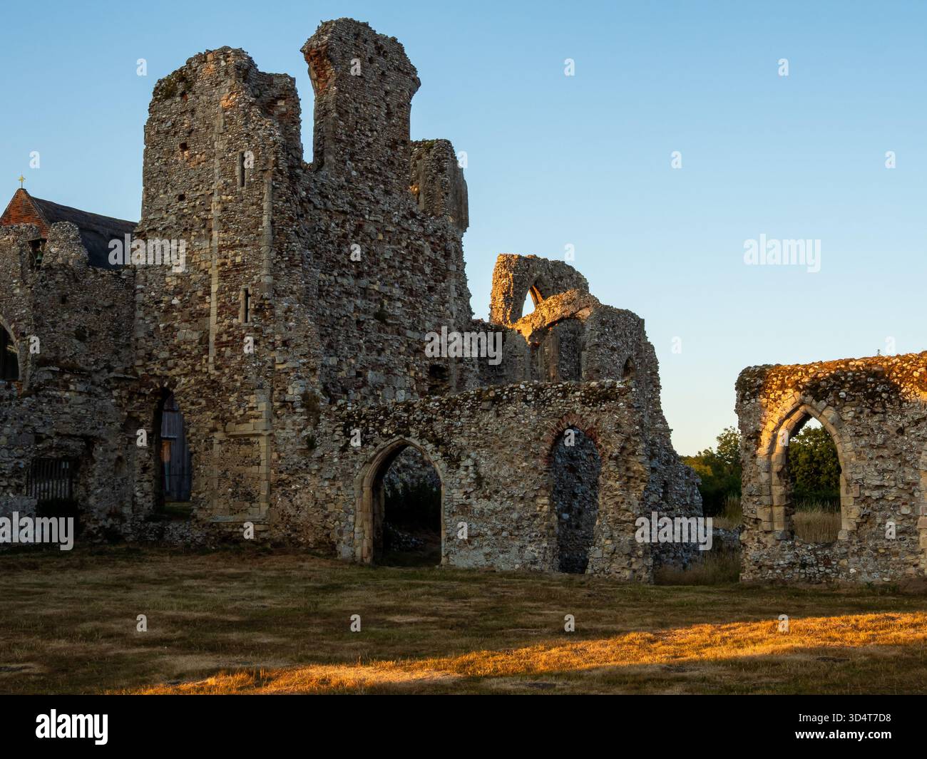 L'abbaye de Leiston est en ruines dans la lumière chaude du matin Banque D'Images