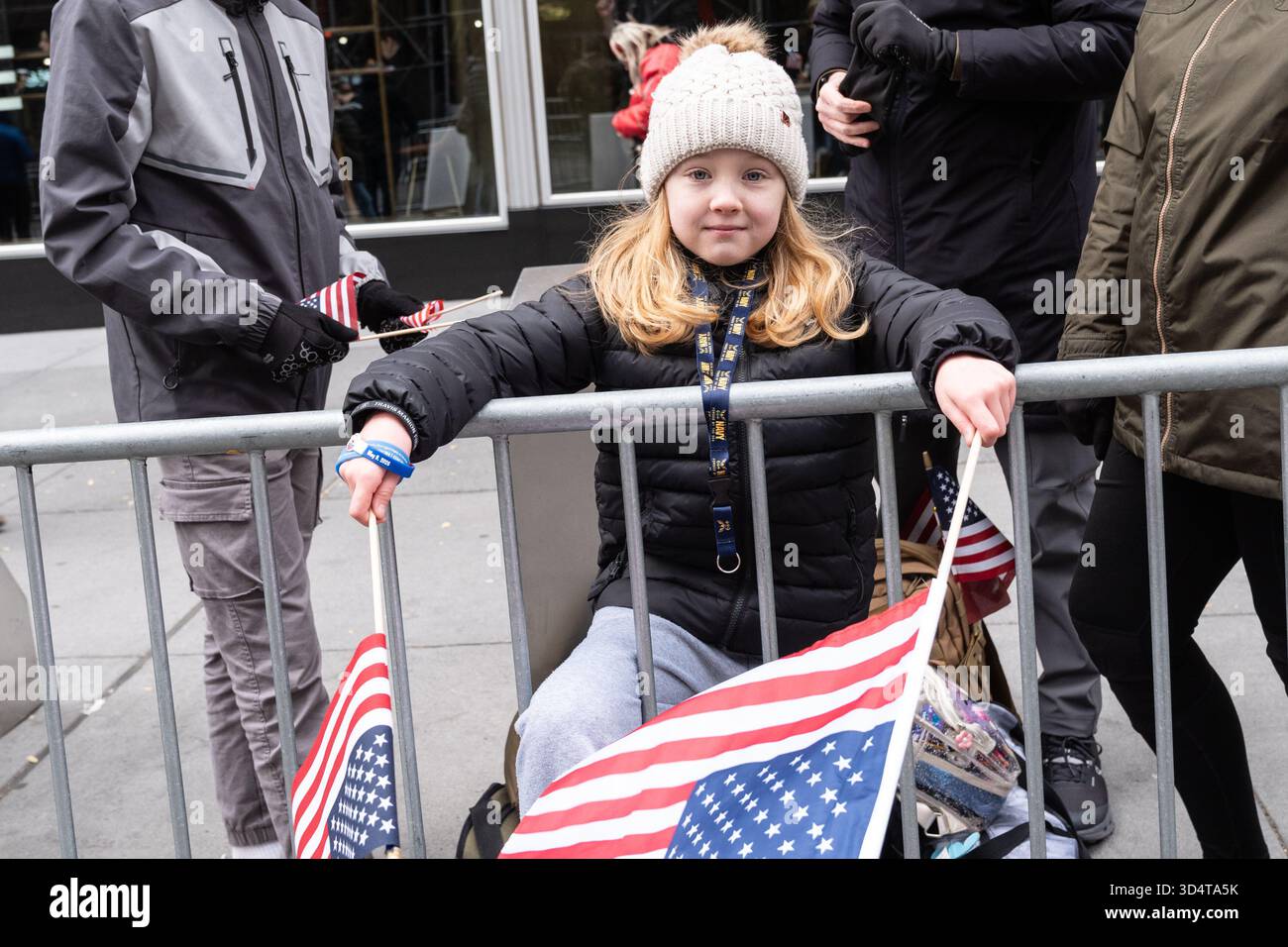 New York, États-Unis. 11 novembre 2025. Ambiance lors de la parade de la 106e Journée des anciens combattants marquant 250 ans de service militaire sur la Cinquième Avenue à New York, NY, le 11 novembre 2025. (Photo de Lev Radin/Sipa USA) crédit : Sipa US/Alamy Live News Banque D'Images