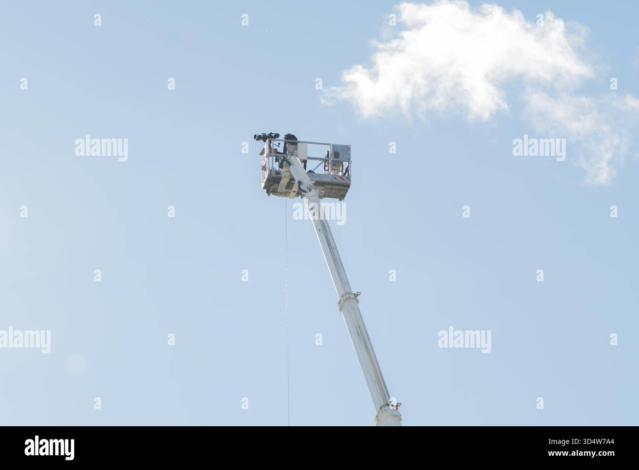 Un caméraman sur une plate-forme élévatrice, utilisé pour la diffusion Banque D'Images