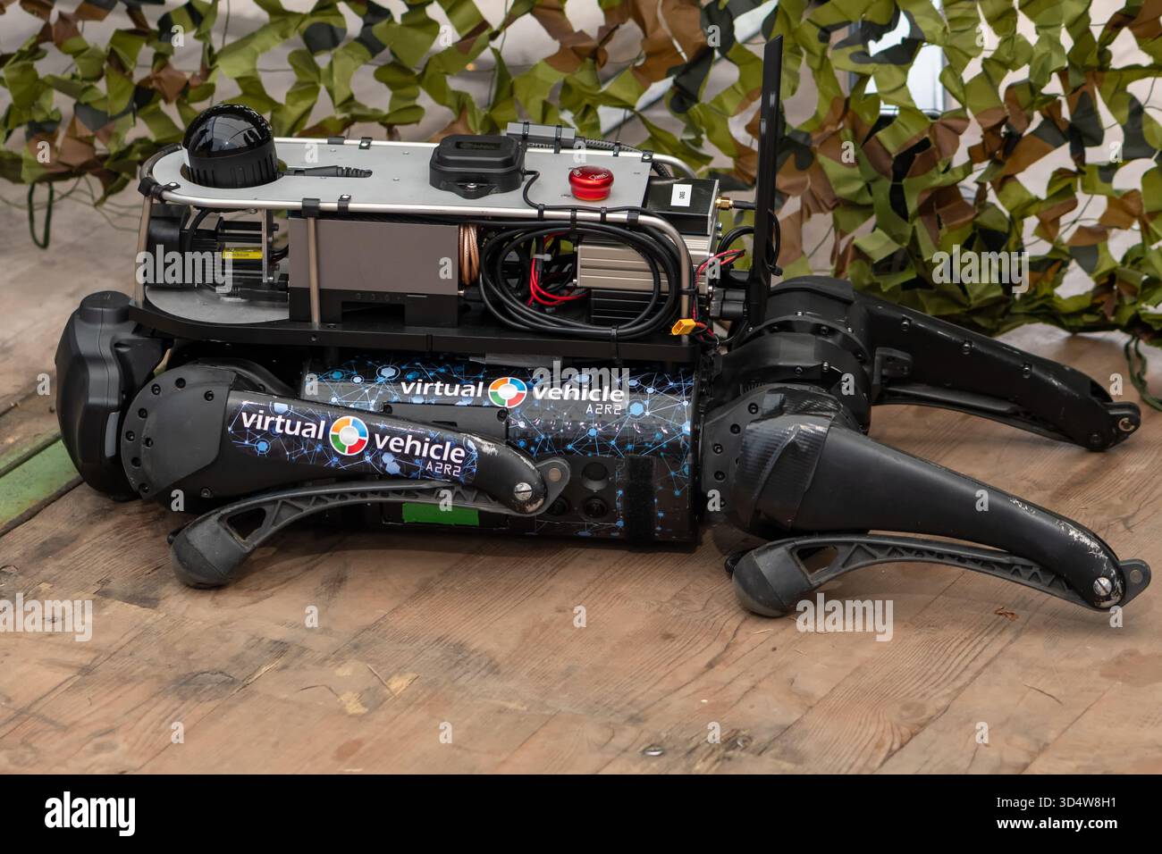 Le dispositif robotique (chien) est utilisé à des fins technologiques et de recherche. Autriche, Vienne, 26 octobre 2025 Banque D'Images