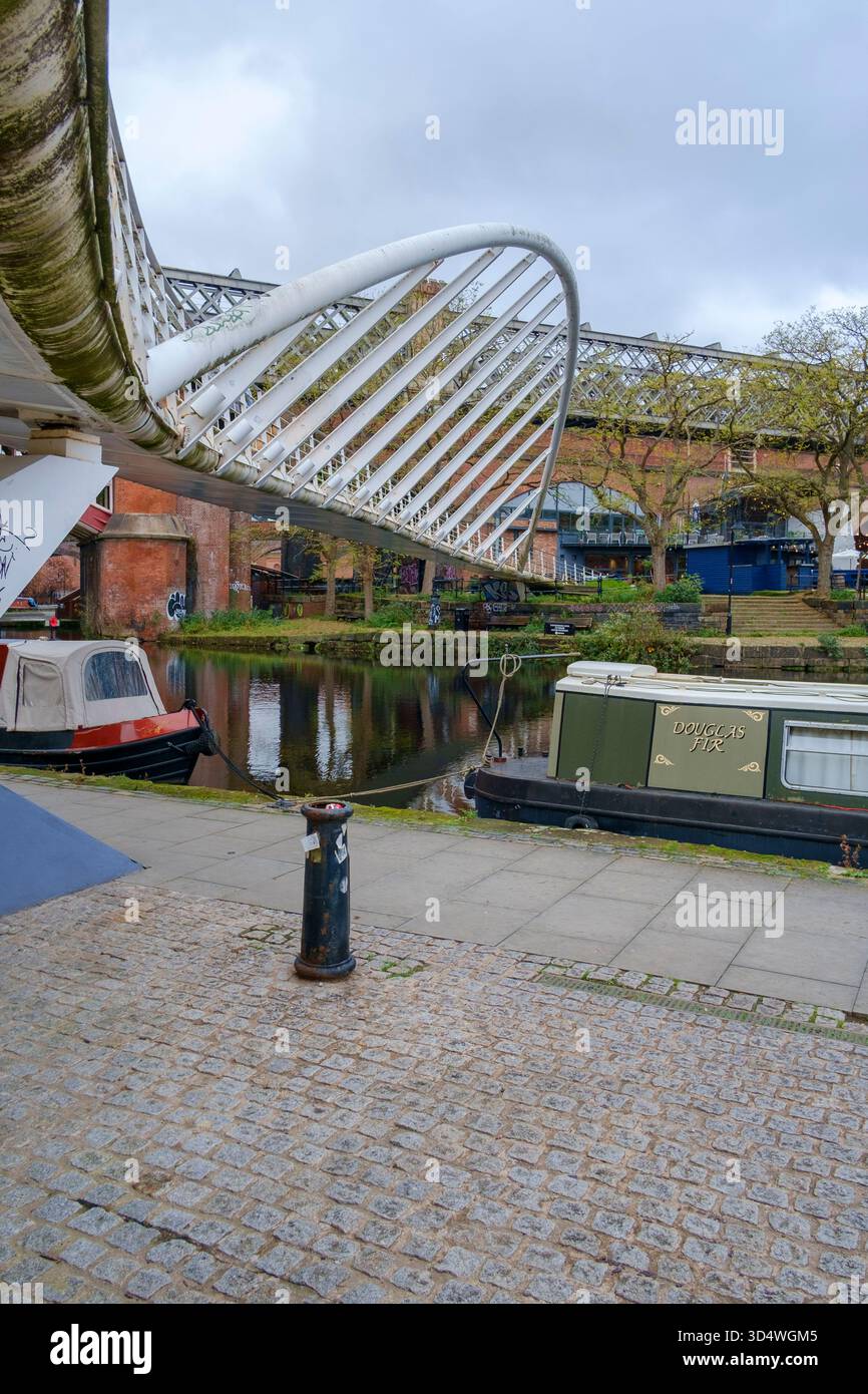 Pont de marchands traversant le canal Bridgewater à Castlefield dans le centre-ville de Manchester. Banque D'Images