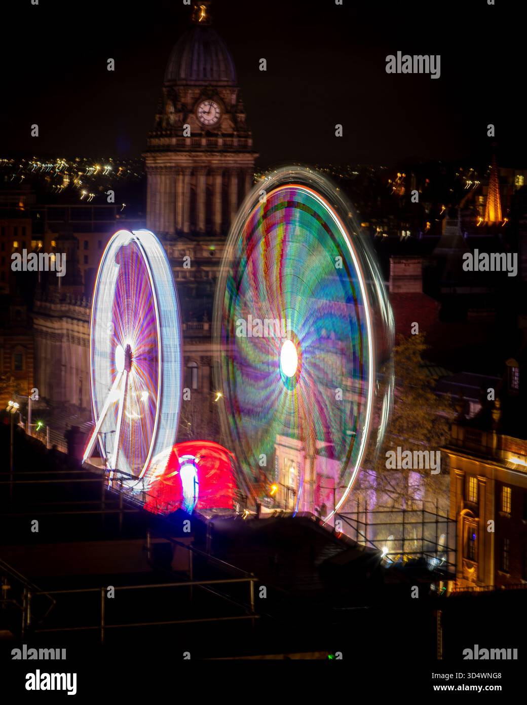 Spin festif : grandes roues et sentiers légers au Leeds Civic Hall Banque D'Images