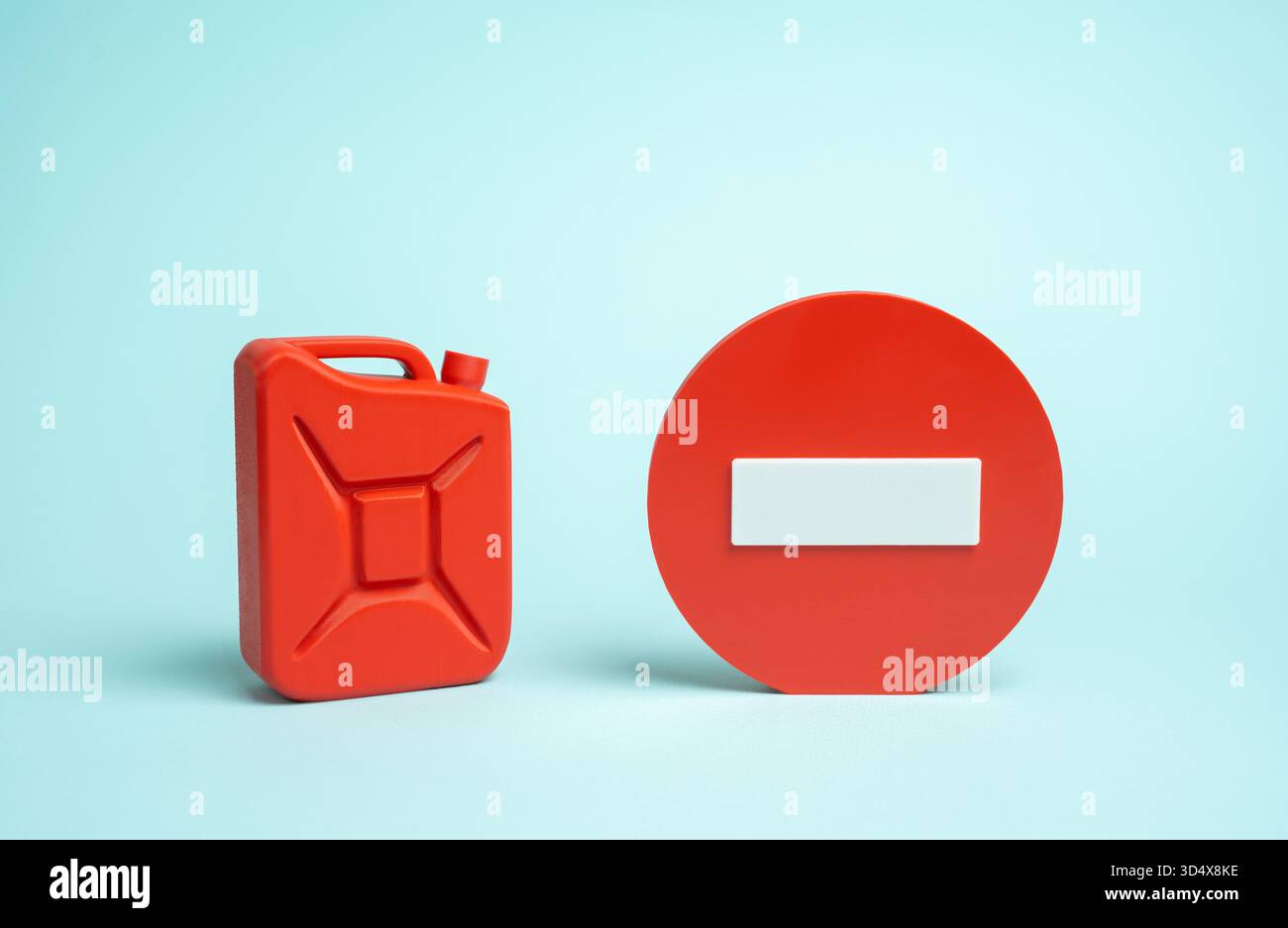 Restrictions de vente d'essence. Pénuries de carburant, ruptures d'approvisionnement. Refus d'utiliser des véhicules à essence. Crise énergétique, limitation des transports et transition vers la mobilité électrique Banque D'Images