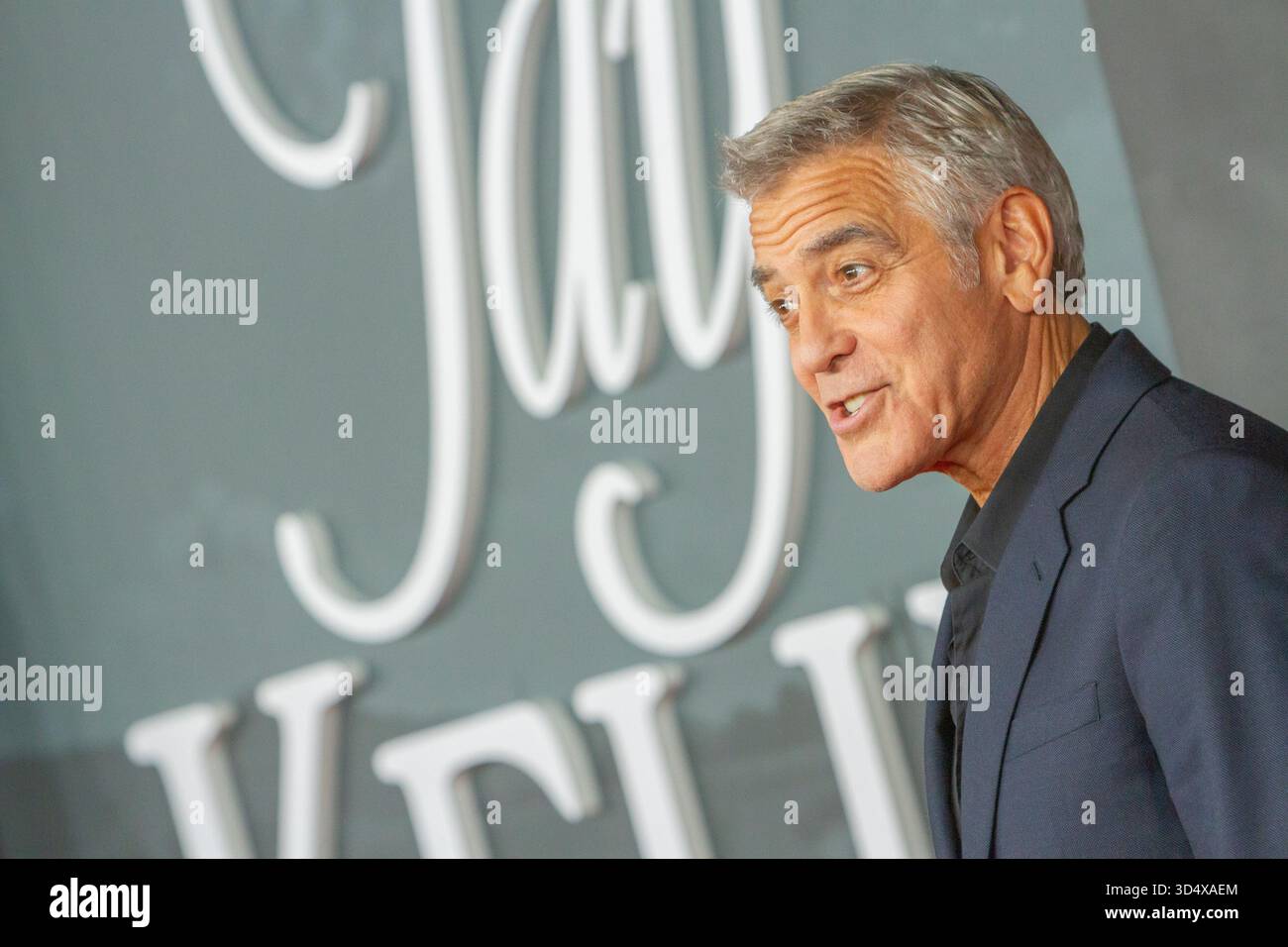 Los Angeles, CA, USA, 11 novembre 2025 George Clooney assiste à la première Netflix de 'Jay Kelly' au Egyptian Theatre Hollywood à Los Angeles, Californie, le 11 novembre 2025. Crédit : Carla Van Wagoner/Alamy Live News Banque D'Images