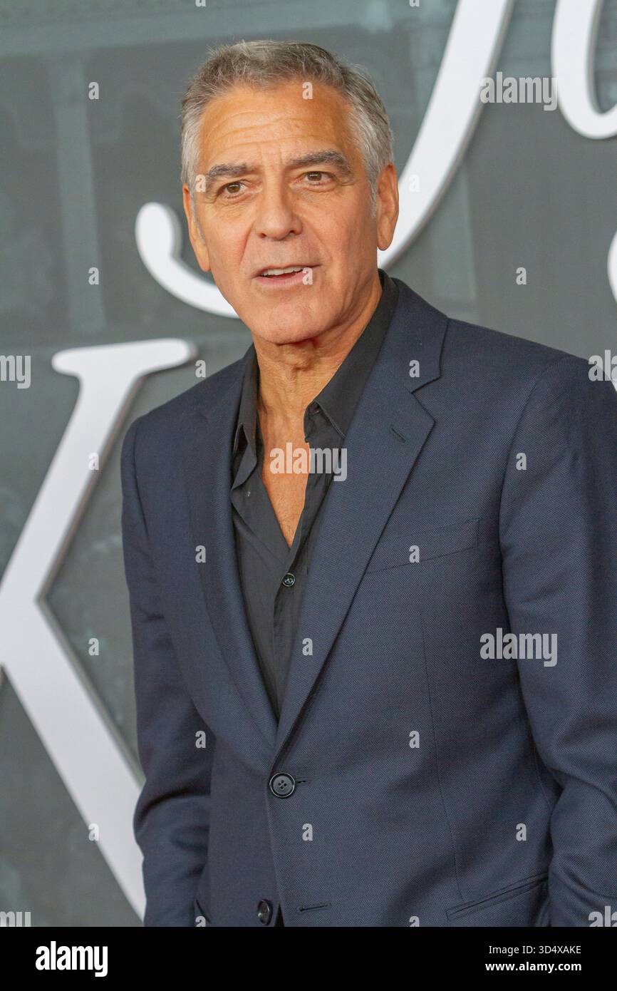 Los Angeles, CA, USA, 11 novembre 2025 George Clooney assiste à la première Netflix de 'Jay Kelly' au Egyptian Theatre Hollywood à Los Angeles, Californie, le 11 novembre 2025. Crédit : Carla Van Wagoner/Alamy Live News Banque D'Images