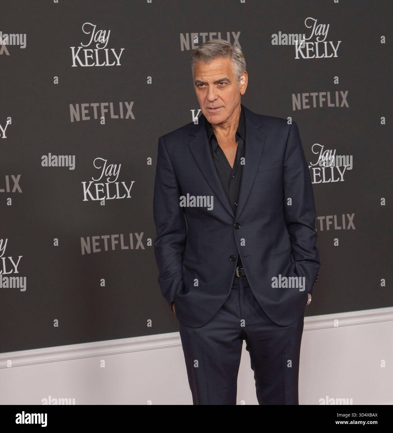 Los Angeles, CA, USA, 11 novembre 2025 George Clooney assiste à la première Netflix de 'Jay Kelly' au Egyptian Theatre Hollywood à Los Angeles, Californie, le 11 novembre 2025. Crédit : Carla Van Wagoner/Alamy Live News Banque D'Images