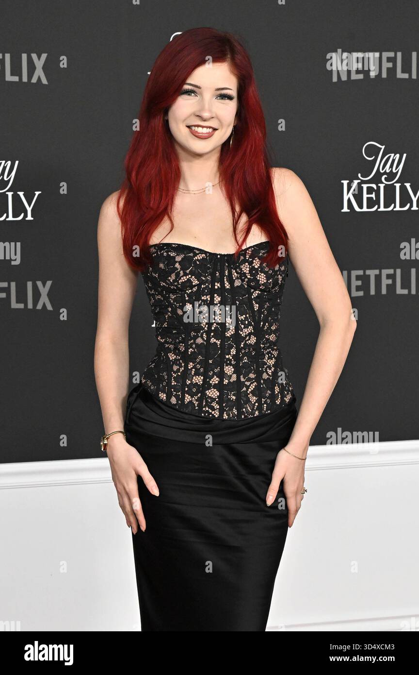 Carly Knight BEI der Premiere des Netflix-films Jay Kelly im Egyptian Theatre. Los Angeles, 11.11.2025 *** Carly Knight à la première du film Netflix Jay Kelly au théâtre égyptien de Los Angeles, 11 11 2025 Foto:xD.xStarbuckx/xFuturexImagex jay 5113 Banque D'Images