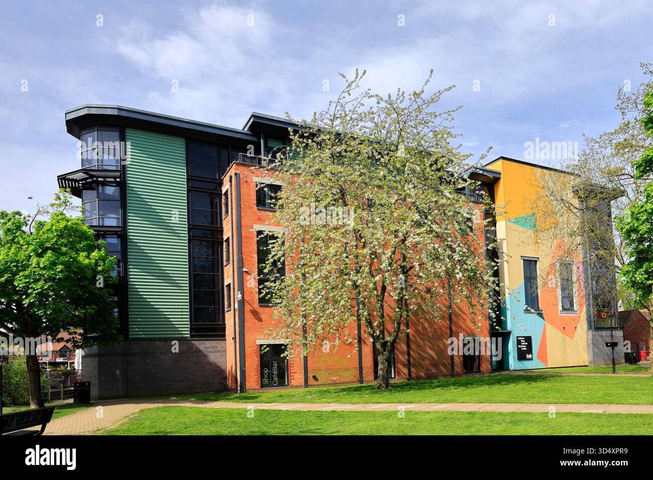 La rivière Slea et le Hub National Centre for Craft and Design, Sleaford Market Town, Lincolnshire, Angleterre, Royaume-Uni Banque D'Images