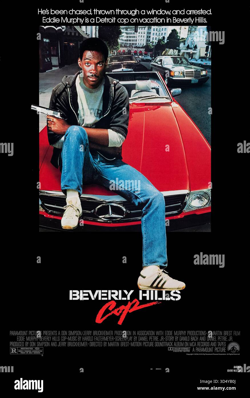 Beverly Hills COP (1984) réalisé par Martin Brest et mettant en vedette Eddie Murphy, Judge Reinhold et John Ashton. Un détective de Detroit, très chic, se rend à Beverly Hills pour résoudre le meurtre de son ami, bouleversant le département de police avec ses méthodes non conventionnelles. Photographie d'une affiche américaine originale de 1984 À USAGE ÉDITORIAL EXCLUSIF. Crédit : BFA / Paramount Pictures Banque D'Images