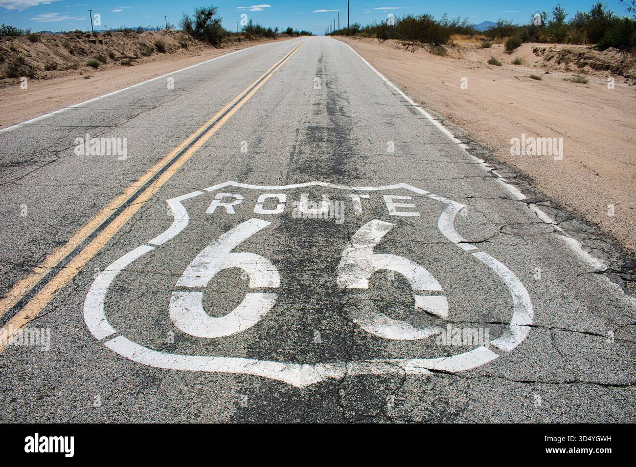 Section de route avec le symbole route 66 Banque D'Images