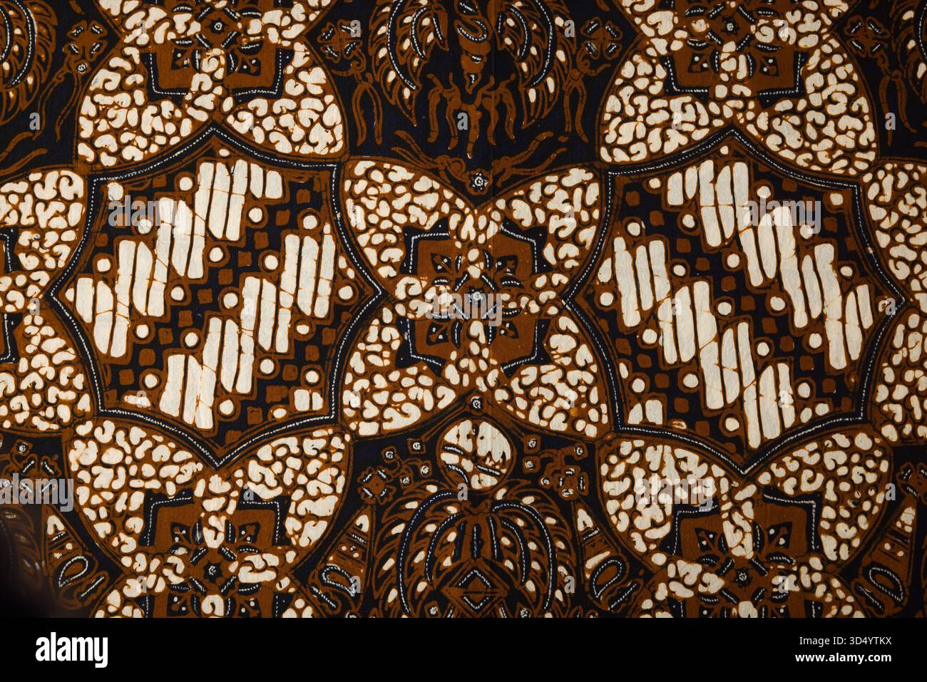 Gros plan sur les tissus de sarong de batik indonésien du début des années 1900. Tous faits à la main avec des canting et de la cire chaude dans la manière javanaise traditionnelle. Banque D'Images