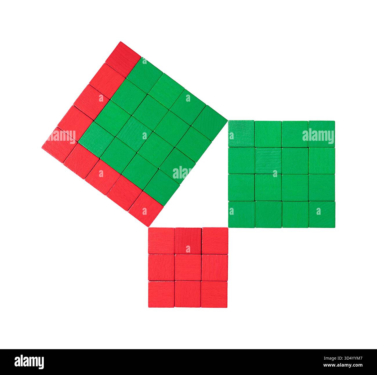 Le plus petit triple pythagoricien, un triangle rectangle, visualisé avec des cubes de couleur en bois. Banque D'Images