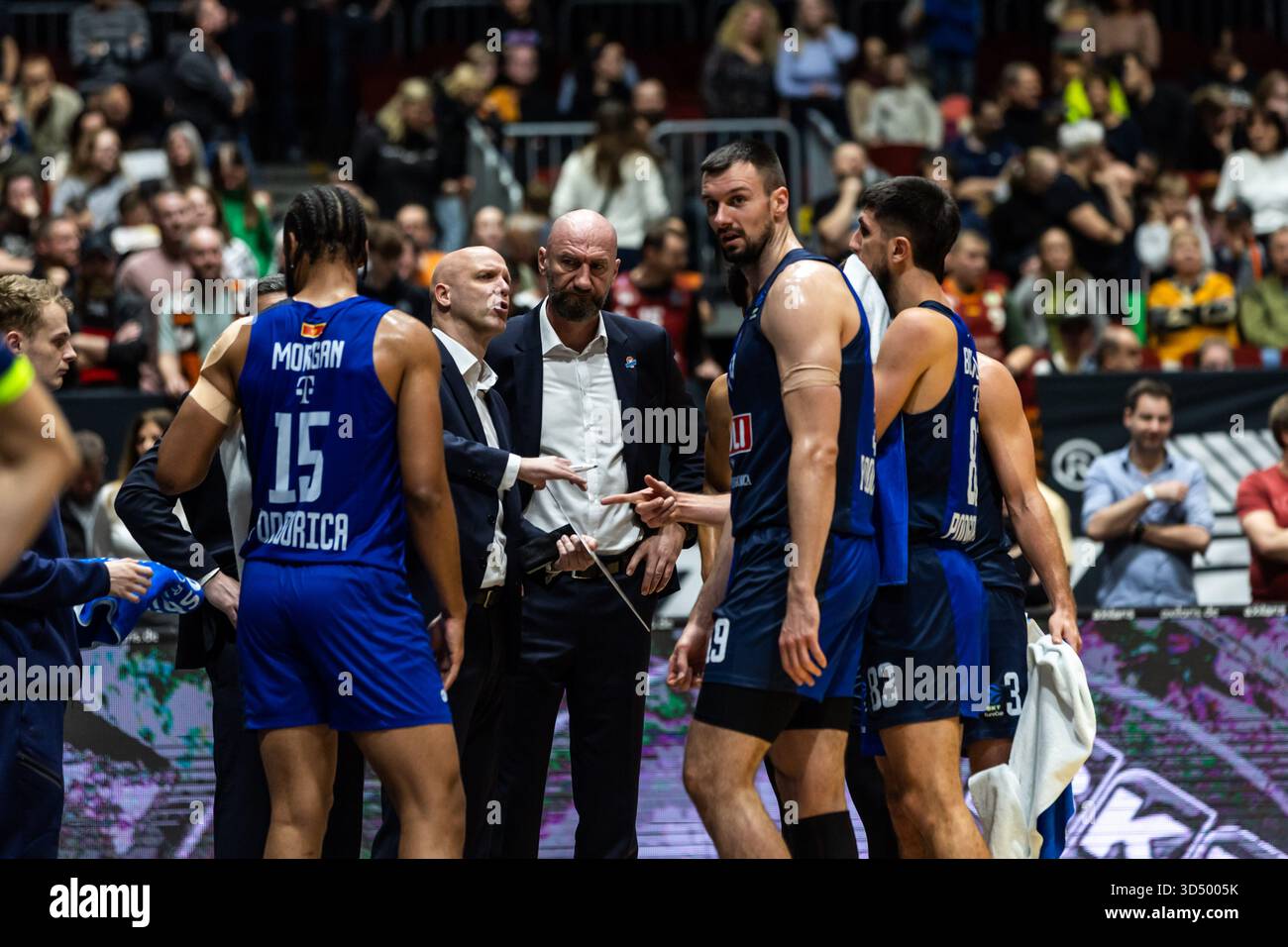11/12/2025, foire, Chemnitz, GER, BKT EuroCup, saison 2025/2026, Niners Chemnitz - Buducnost VOLI Podgorica. Photo Alexander Trienitz / nordphoto GmbH Banque D'Images