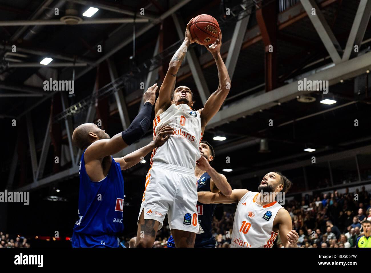 11/12/2025, foire, Chemnitz, GER, BKT EuroCup, saison 2025/2026, Niners Chemnitz - Buducnost VOLI Podgorica. Kevin Yebo (Niners Chemnitz, #0) photo Alexander Trienitz / nordphoto GmbH Banque D'Images
