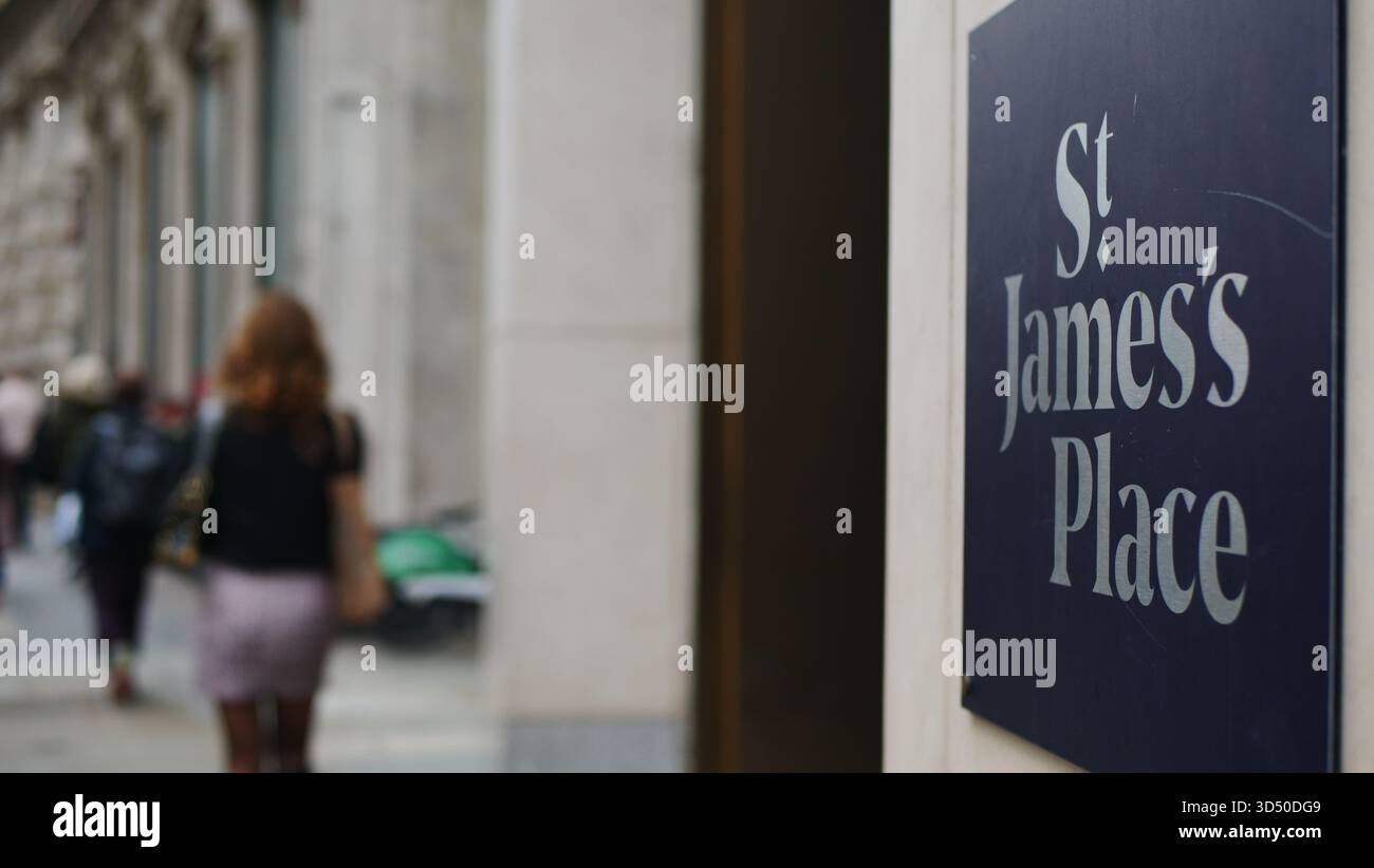 Le logo du conseiller financier de St James's place dans leurs bureaux sur Lombard Street, Londres Banque D'Images