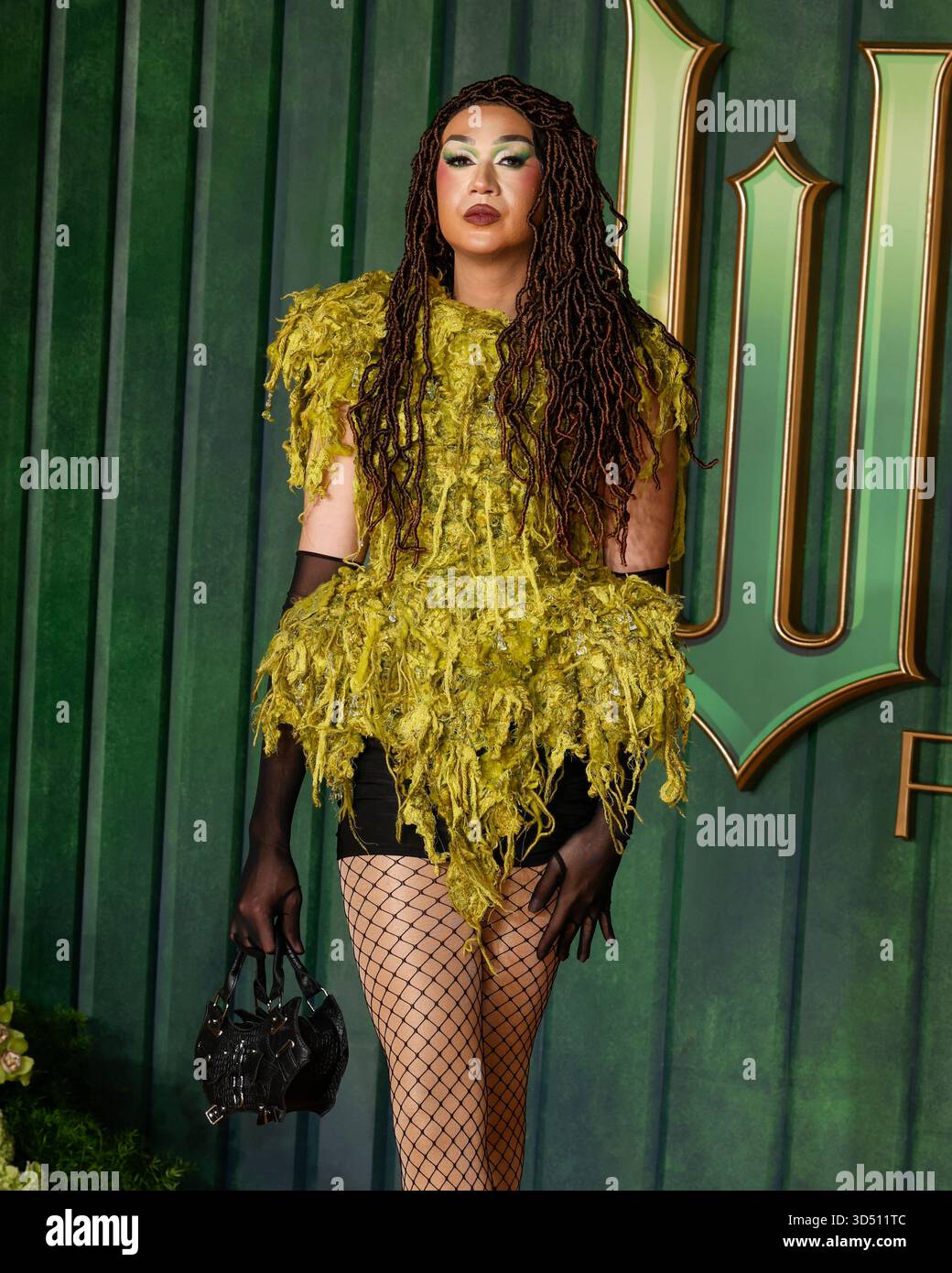 Londres, Royaume-Uni. 10 novembre 2025. TIA Kofi assiste à la première européenne de Wicked for Good à l'Odeon luxe à Leicester Square, Londres. Crédit : SOPA images Limited/Alamy Live News Banque D'Images