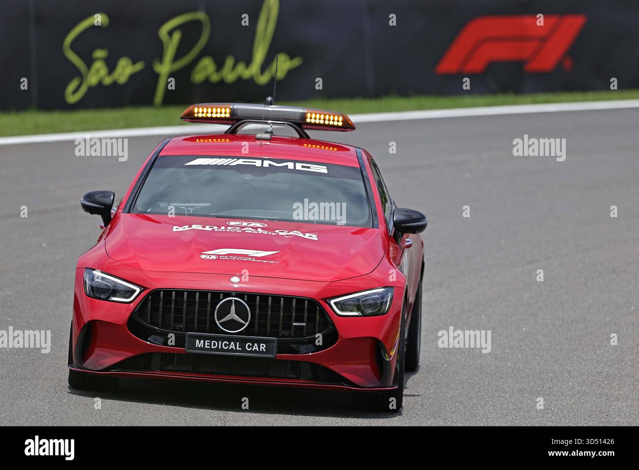 Sao Paulo, Brésil. 7 novembre 2025. FIA Medical car est vu lors des essais libres du Grand Prix de F1 du Brésil à l'Autodromo Jose Carlos Pace le 07 novembre 2025 à Sao Paulo, Brésil. Photo : Heuler Andrey/DiaEsportivo/Alamy Live News crédit : DiaEsportivo/Alamy Live News Banque D'Images