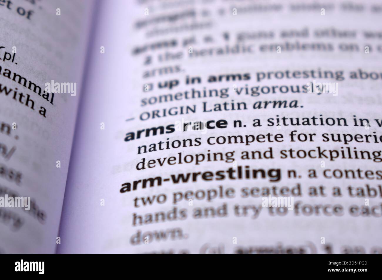 English Dictionary page Close up avec le mot de -Arms race Banque D'Images