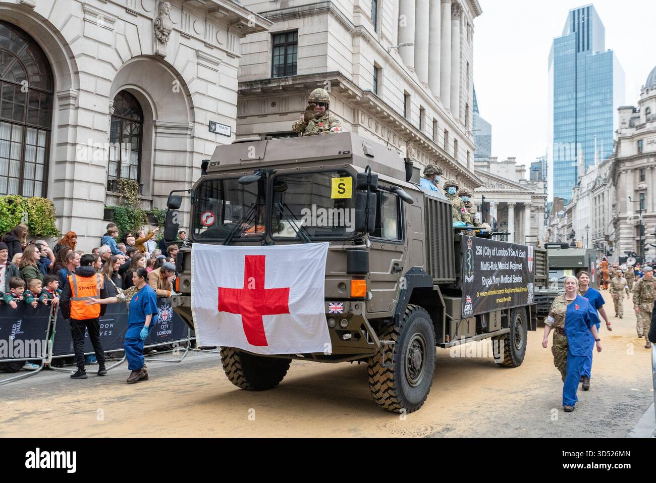 Lady Mayor's Show procession, City of London. Événement traditionnel pour Lady Mayor de Londres. 256 régiment médical multi-rôle, service médical de l'armée royale Banque D'Images