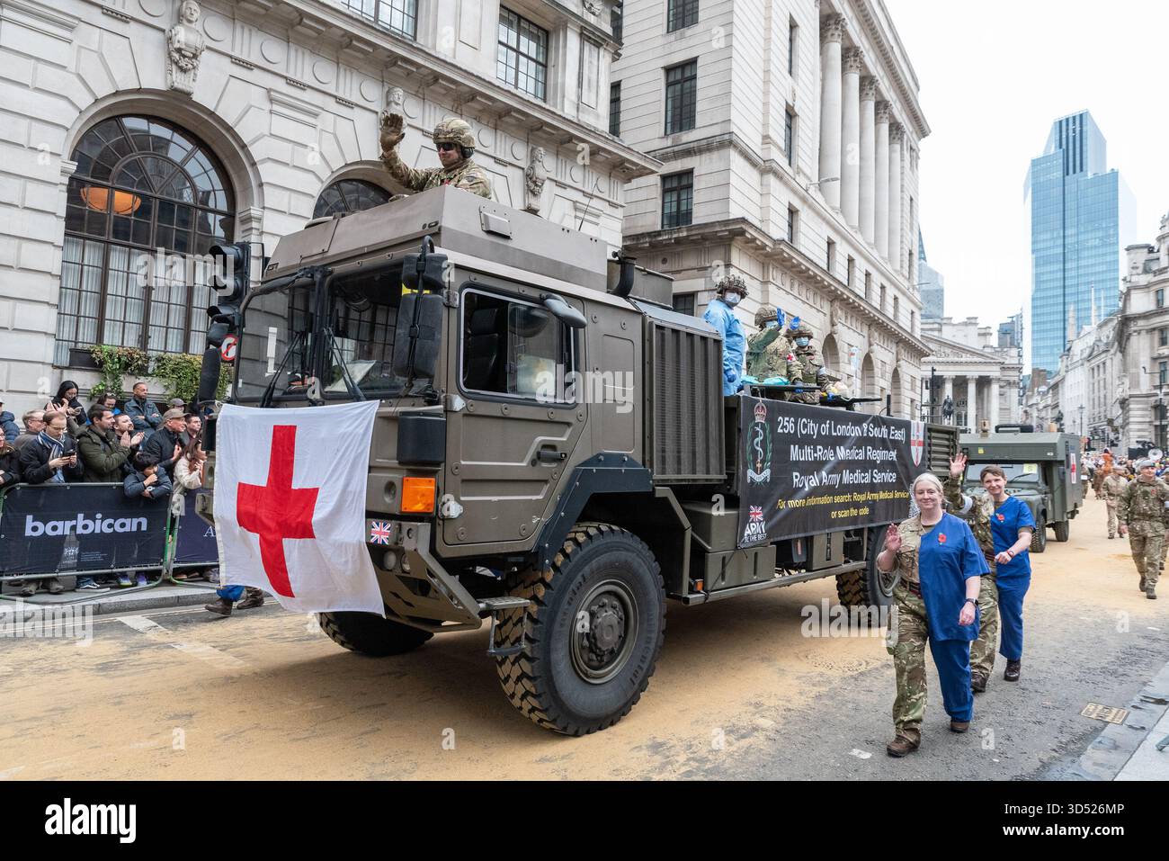Lady Mayor's Show procession, City of London. Événement traditionnel pour Lady Mayor de Londres. 256 régiment médical multi-rôle, service médical de l'armée royale Banque D'Images