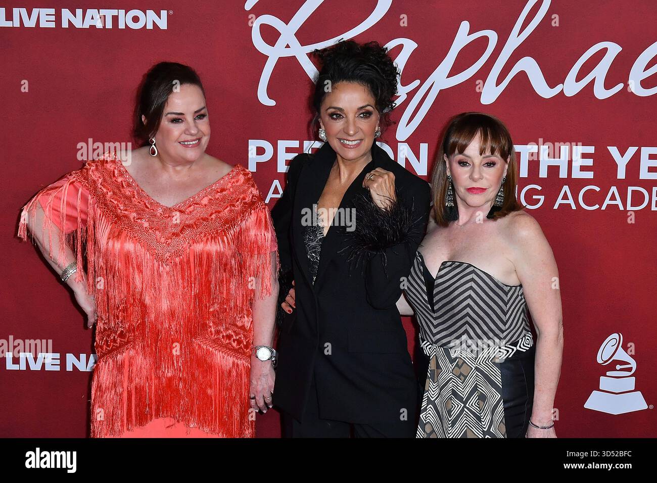 Las Vegas, États-Unis. 12 novembre 2025. Isabel Lascuráin, Fernanda Meade et Mayte Lascuráin du groupe Pandora assistent au Gala de la personne de l'année 2025 de la Latin Recording Academy en l'honneur de Raphael au Mandalay Bay Convention Center le 12 novembre 2025 à Las Vegas, Nevada. Photo : Casey Flanigan/imageSPACE/Sipa USA crédit : Sipa USA/Alamy Live News Banque D'Images