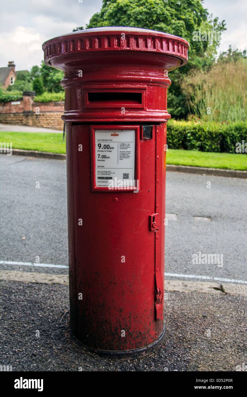 Rare boîte de pilier britannique de l'époque victorienne connue sous le nom de boîte de pilier anonyme , qui a été fabriquée entre 1879 et 1887 , celle-ci est de 1883 Banque D'Images