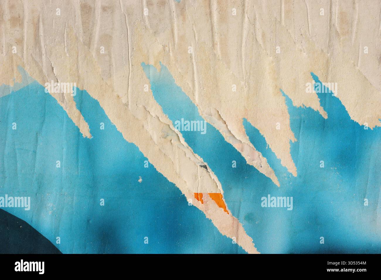 Vieilles affiches grunge déchirées colorées vierges arrière-plans papier froissé plissé fond placard de surface vide d'espace pour le texte Banque D'Images