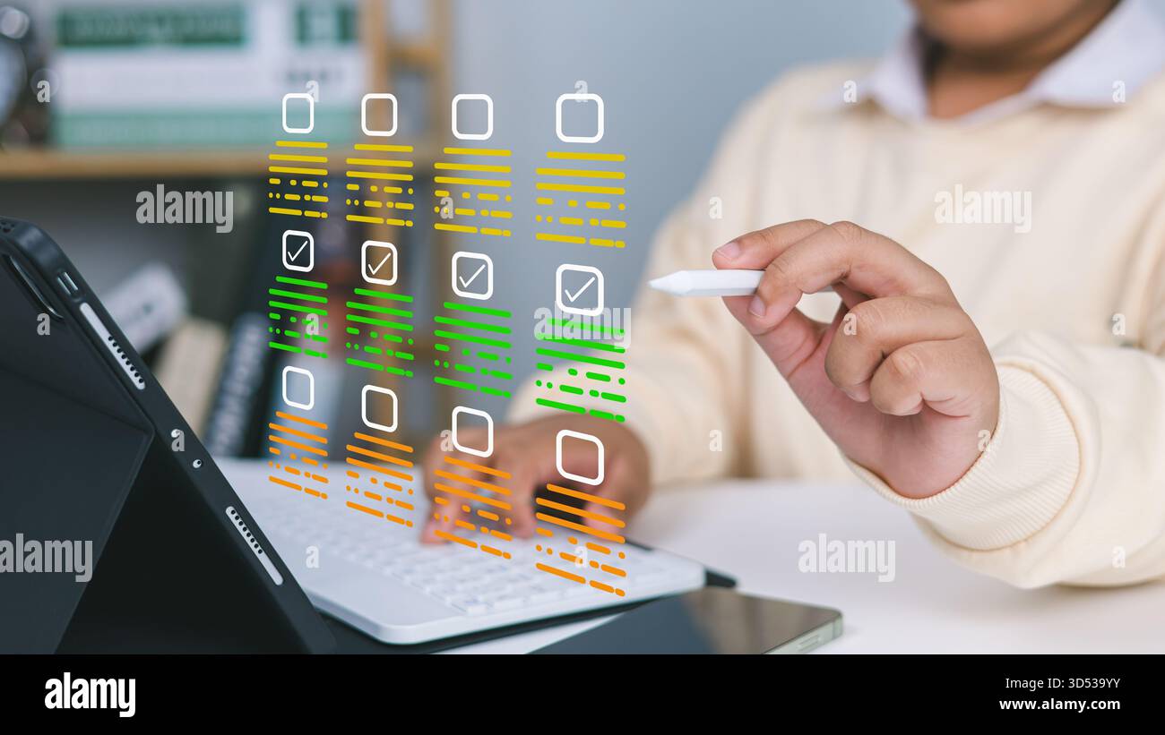 Enfant utilisant un stylet sur tablette avec liste de contrôle numérique et interface de gestion des tâches, représentant la productivité, l'apprentissage en ligne, l'organisation et la modernité Banque D'Images
