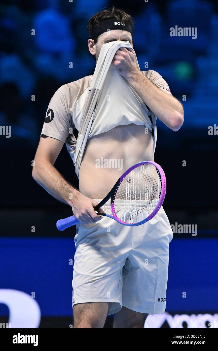 Taylor Fritz (USA) lors du match simple entre Taylor Fritz (USA) et Alex de Minaur (AUS) lors de la cinquième journée de la finale Nitto ATP 2025 à Inalpi Arena le 13 novembre 2025 à Turin, Italie Banque D'Images