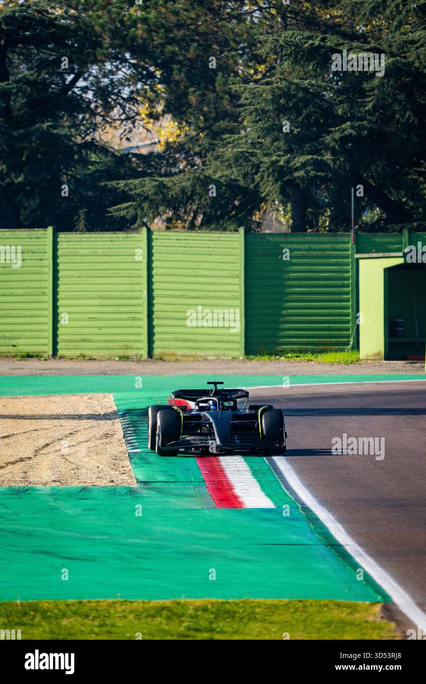 Imola, Italie. 13 novembre 2025. Sergio Perez, pilote mexicain de l'écurie Cadillac F1 Team, teste la Ferrari SF23 sur le circuit international Enzo e Dino Ferrari. Crédit : SOPA images Limited/Alamy Live News Banque D'Images
