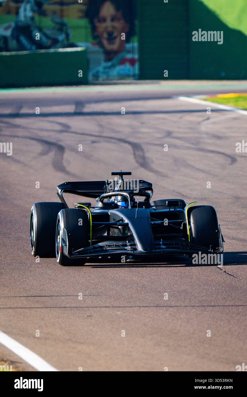 Imola, Italie. 13 novembre 2025. Sergio Perez, pilote mexicain de l'écurie Cadillac F1 Team, teste la Ferrari SF23 sur le circuit international Enzo e Dino Ferrari. Crédit : SOPA images Limited/Alamy Live News Banque D'Images