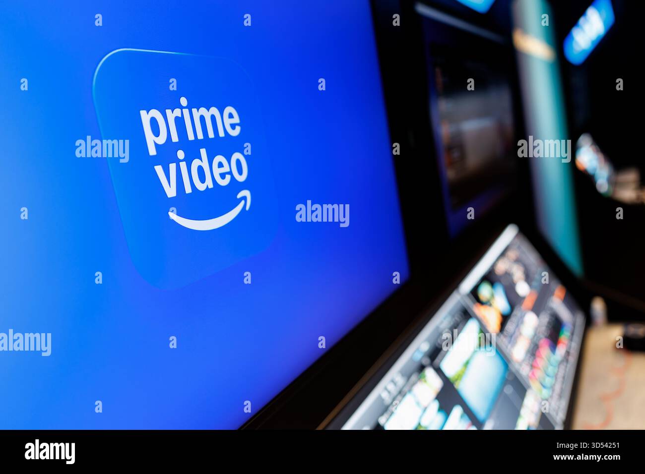 22 octobre 2025, Bavière, Munich : le logo et le lettrage Amazon Prime Video peuvent être vus sur un stand Amazon aux Media Days à Munich (Bavière, Allemagne). Amazon Prime est un abonnement payant d'Amazon qui offre des avantages tels que la livraison premium gratuite, l'accès à des services de streaming tels que Prime Video et Prime Music ainsi que des offres exclusives et d'autres services. (Image symbole, photo symbole, illustration, photo symbolique, photo illustrative, image thème, image générale, photo thème) photo : Matthias Balk/dpa Banque D'Images