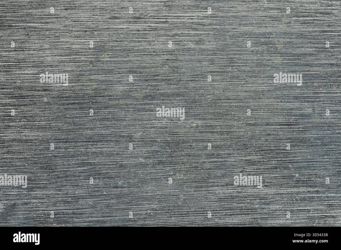 Vue rapprochée de la surface grise texturée avec des lignes fines et des motifs, créant un effet visuel unique. Banque D'Images