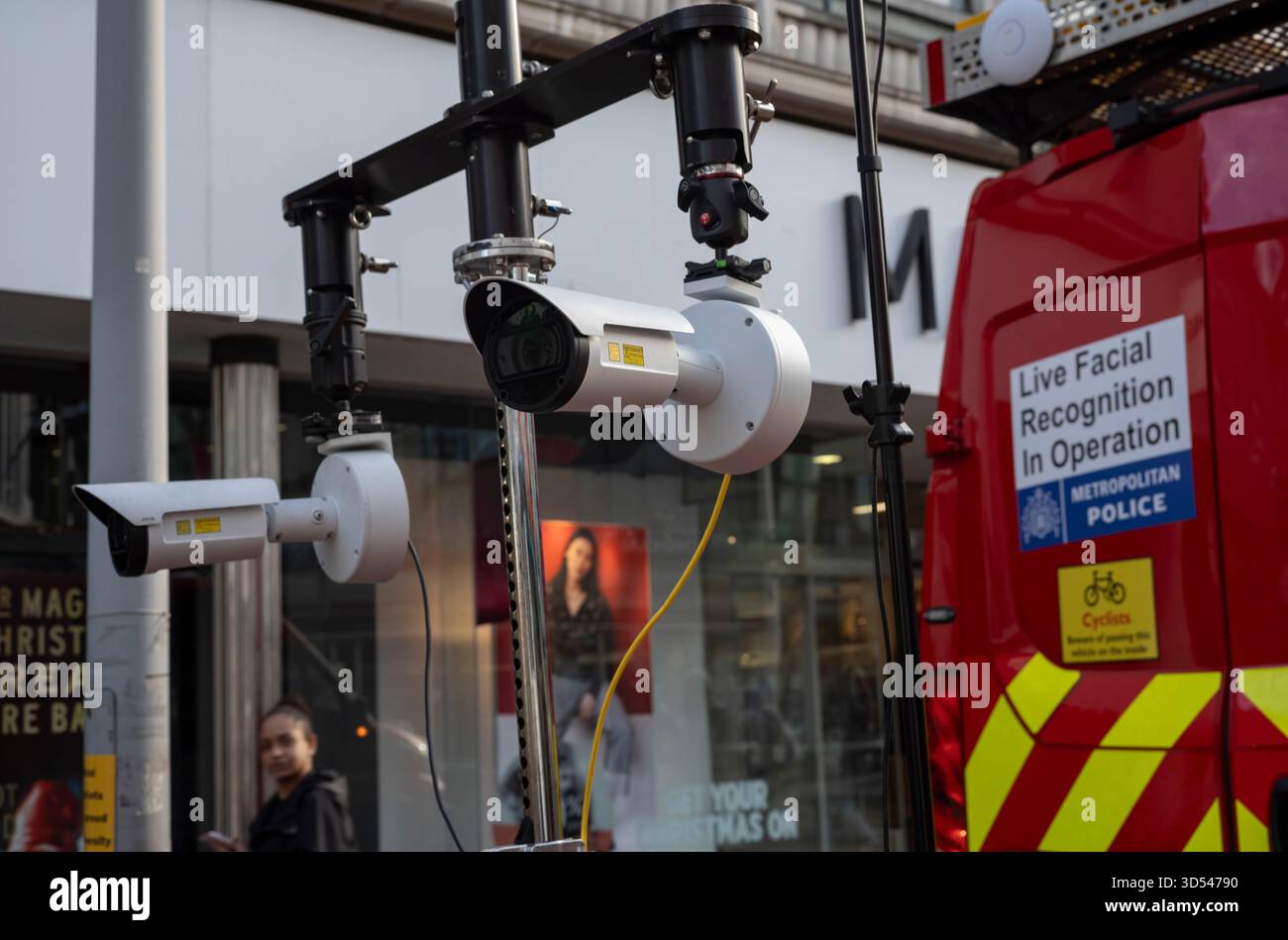 Metropolitan police caméras de reconnaissance faciale en direct en fonctionnement situé sur Sutton High Street, Greater London, Angleterre, Royaume-Uni Banque D'Images