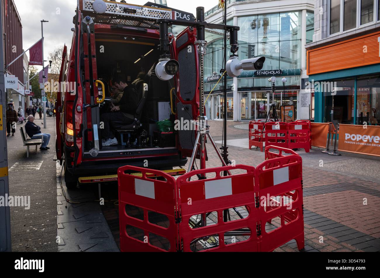 Metropolitan police caméras de reconnaissance faciale en direct en fonctionnement situé sur Sutton High Street, Greater London, Angleterre, Royaume-Uni Banque D'Images